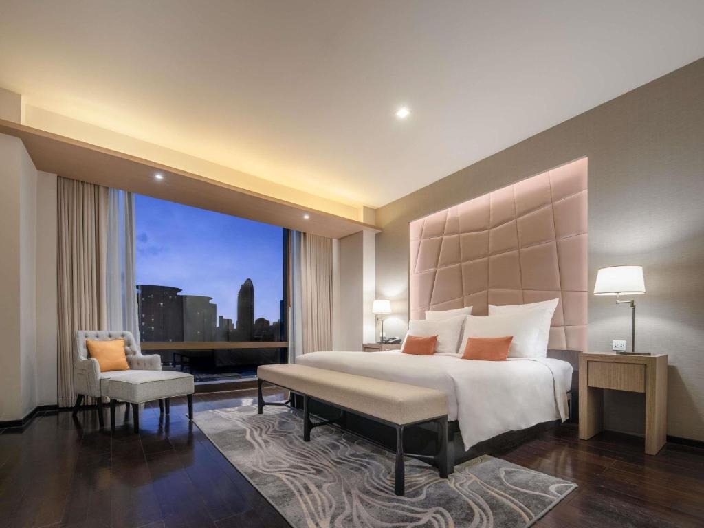 هتل وی هتل بانکوک